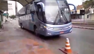 Ônibus interestadual é assaltado na BR 101