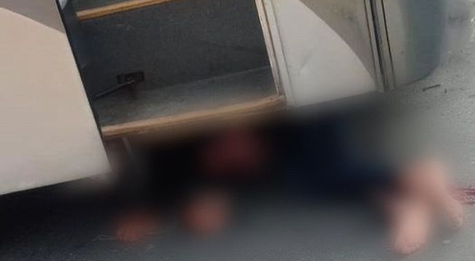 Acidente deixa mulher ferida embaixo de ônibus em Ilha das Flores