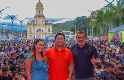 Prefeitura de São José da Laje realiza tradicional festa das crianças e leva milhares a praça de eventos