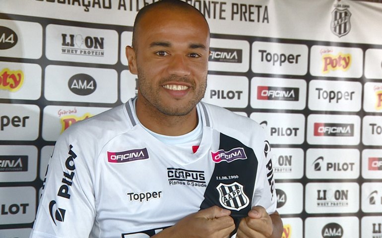 Ponte Preta critica atacante Roger por furar quarentena e ir a culto evangélico