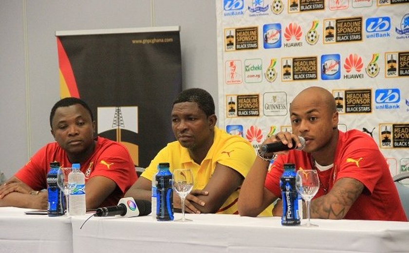 Jogadores de Gana destacam qualidade do Estádio Rei Pelé durante coletiva