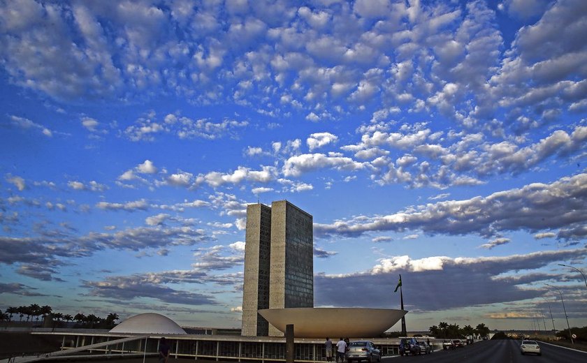 Deputados e senadores elegem presidentes e mesas diretoras no sábado