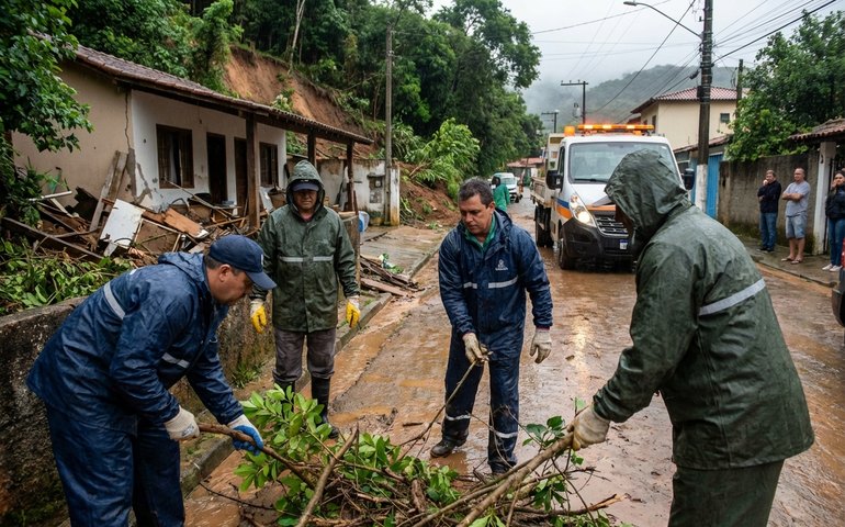 Temporal causa mortes, desabamentos e alagamentos em Ilhabela
