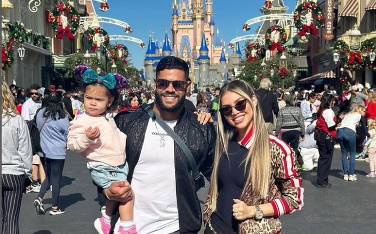 Jogador Hulk anuncia gravidez de 2º filho com sobrinha de ex-mulher