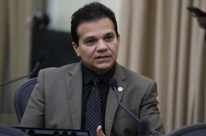 Ricardo Nezinho solicita construção de nova escola em Minador do Negrão