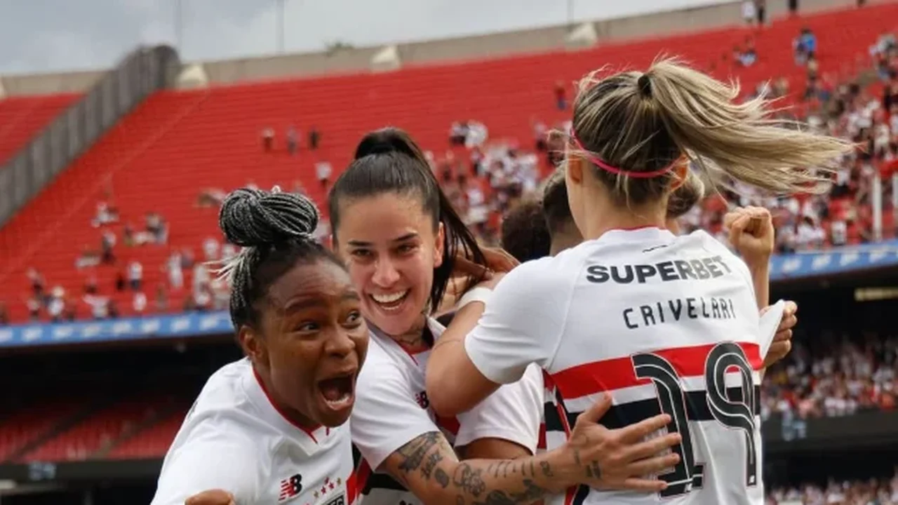Com recorde de público, São Paulo é campeão do Brasileirão feminino e encerra hegemonia do Corinthians