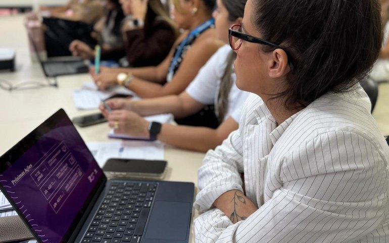 Alagoas Lilás: comitê gestor debate expansão da política de atendimento às mulheres