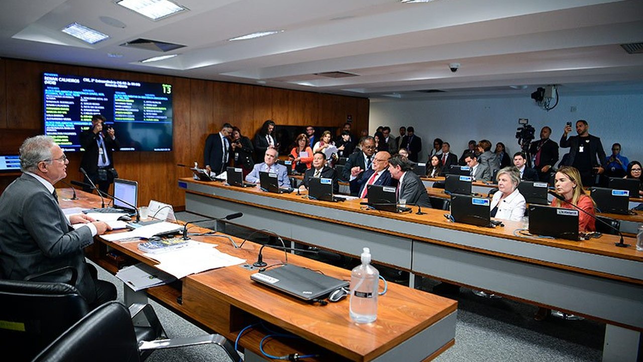 CRE vai investigar espionagem ilegal da Abin no celular de brasileiros
