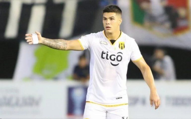 Santos acerta a compra e volante Rodrigo Fernández assina contrato até 2025