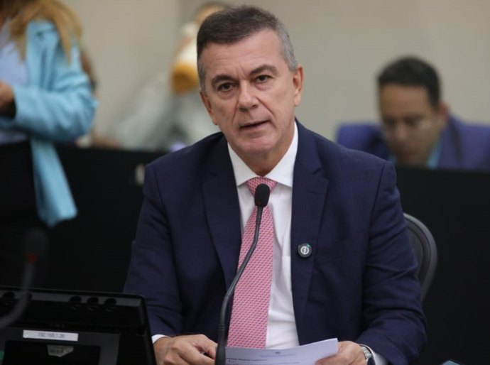 Deputado Ronaldo Medeiros denuncia interdição da Igreja Batista do Pinheiro