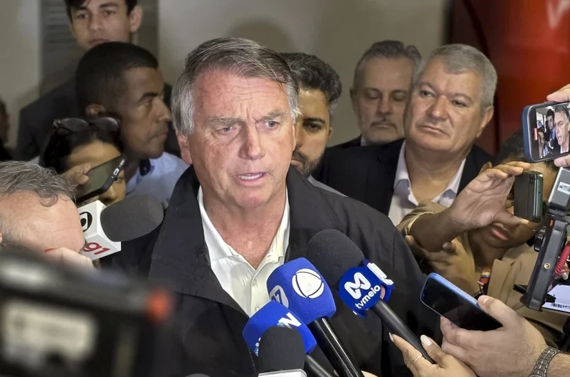 Desesperado, Bolsonaro apela a Lula e tenta se aproximar do senador Renan Calheiros