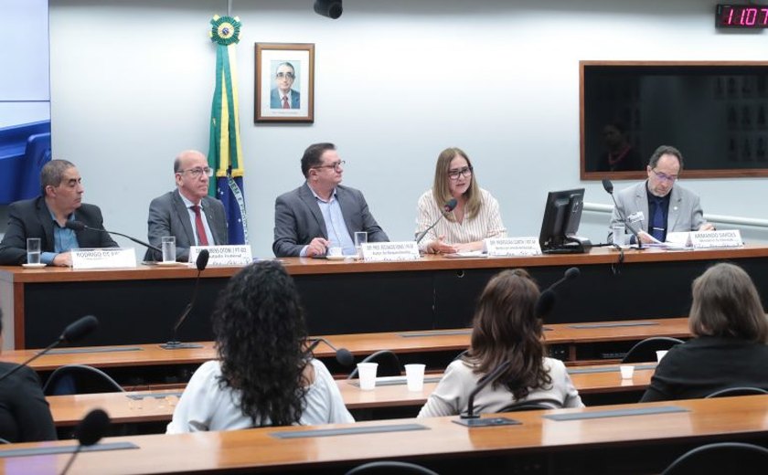 Professores defendem proposta que isenta professores do Imposto de Renda