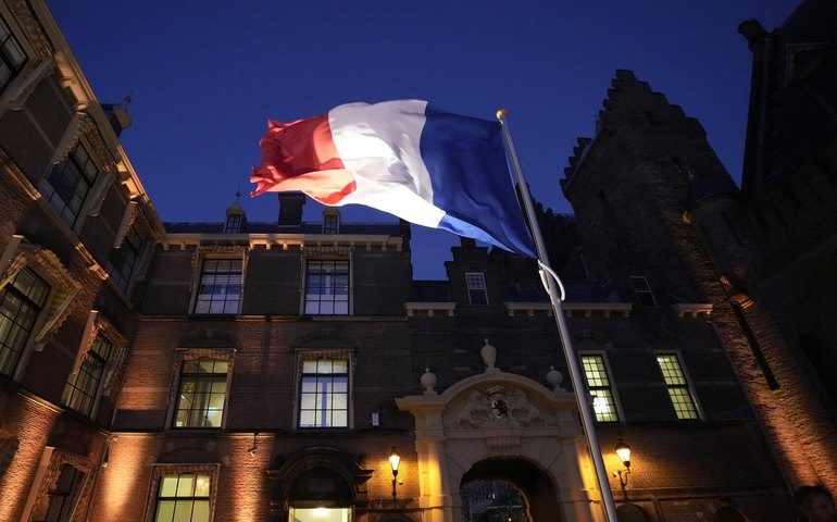 França nunca esteve tão perto do abismo financeiro em meio à crescente dívida pública, diz ministro