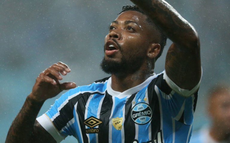 Marinho chora em vídeo após ouvir de comentarista que estava na senzala
