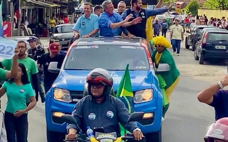 No Benedito Bentes, Collor dá pontapé inicial em campanha com grande carreata