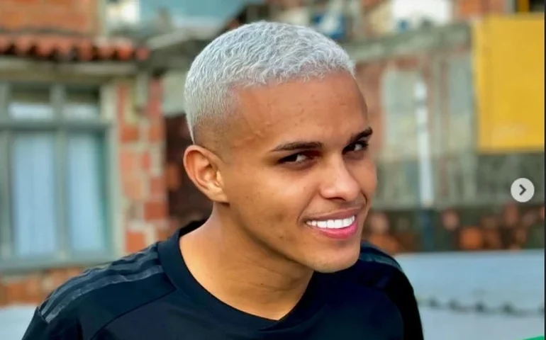 Influencer diz que desistiu de voo em helicóptero que caiu no Rio