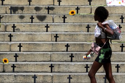 Mortes violentas caem 8,2% no país em 2025; feminicídios aumentam 4%
