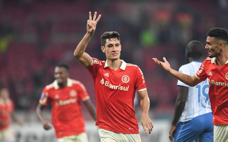 Internacional goleia Colo-Colo e garante classificação heroica na Sul-Americana