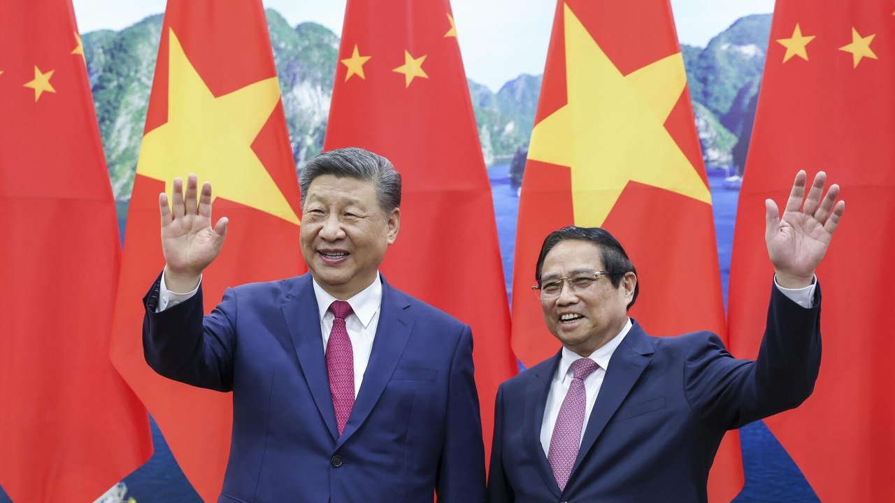 China e Vietnã devem lutar juntos contra a hegemonia e pela defesa do livre comércio, diz Xi Jinping