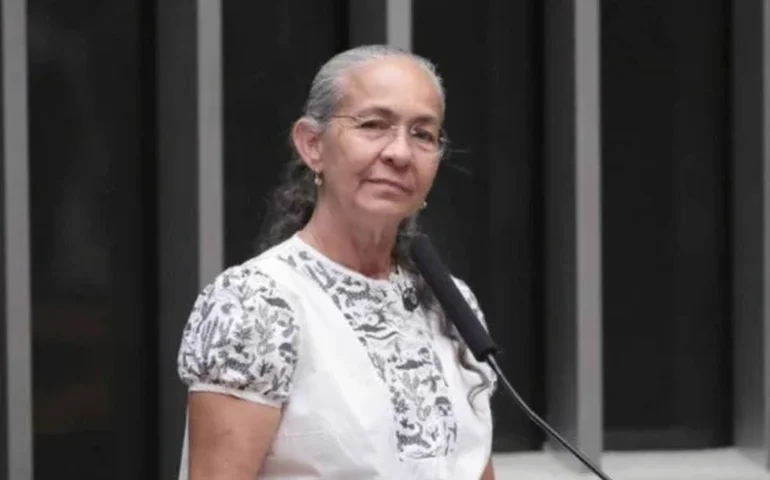 Heloísa Helena convoca população a assinar requerimento da CPI do Banco Master