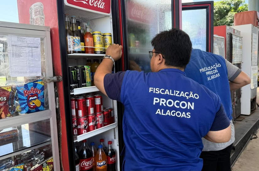 Postos de combustíveis são autuados em operação do Procon Alagoas