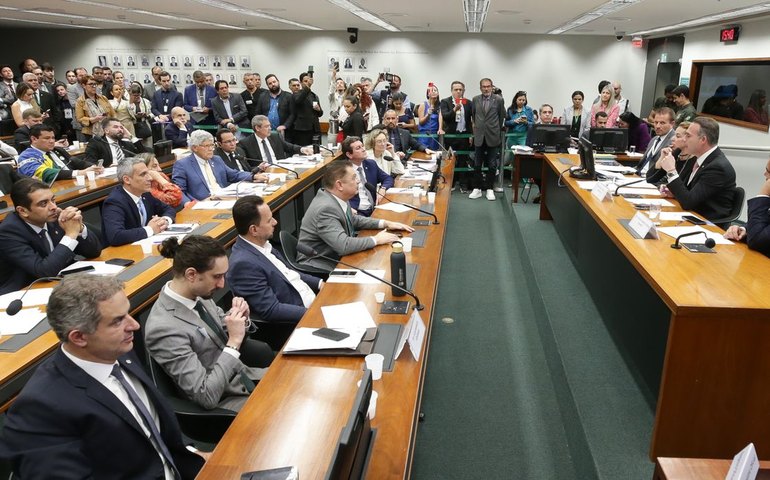 Conselho de Ética arquiva representação contra Eduardo Bolsonaro