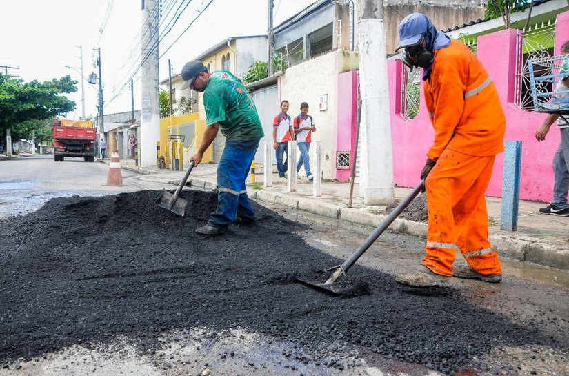 Prefeitura de Maceió executa serviços de manutenção em vias