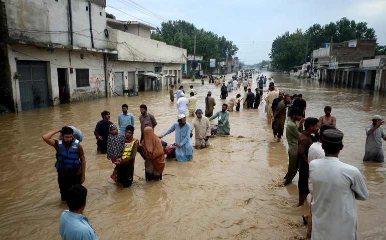 Fotos mostram devastação provocada por inundações na fronteira entre Índia e Paquistão