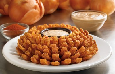 Dia do Cliente: Outback presenteia seus fãs com a icônica cebola Bloomin’ Onion