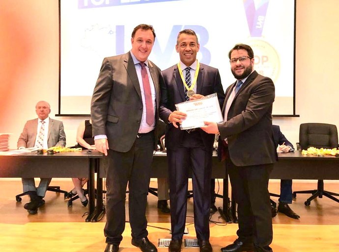 Vereador recebe prêmio Top 2019 por defesa e valorização do Poder Legislativo