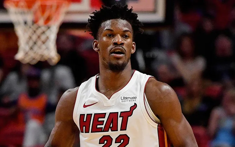 Jimmy Butler brilha na estreia e lidera virada épica dos Warriors sobre o Chicago Bulls