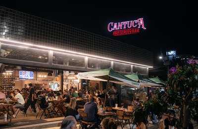 Com 14 dias de preparo, pastrami artesanal vira estrela de sanduíches no Cantuca, em Curitiba