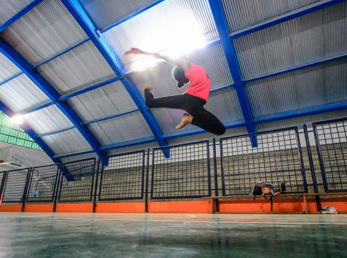 Jovem atendida pela Semas é revelação da ginástica rítmica
