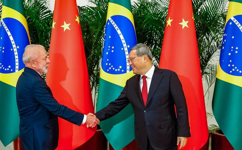 China e Brasil estão prontos para 'reforçar parceria no âmbito do BRICS', afirma premiê chinês
