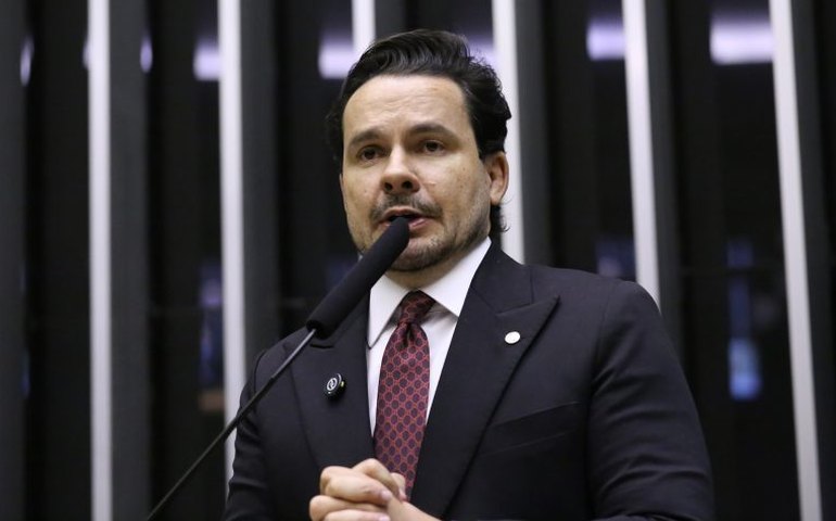 Câmara aprova punição e torna hediondo o crime de obstruir vias para praticar crimes; acompanhe