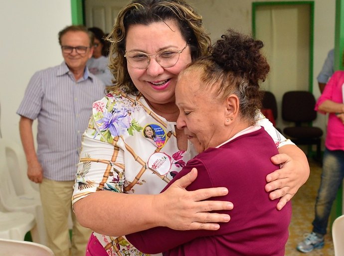 Tereza Nelma é homenageada pela dedicação na defesa da Pessoa Idosa