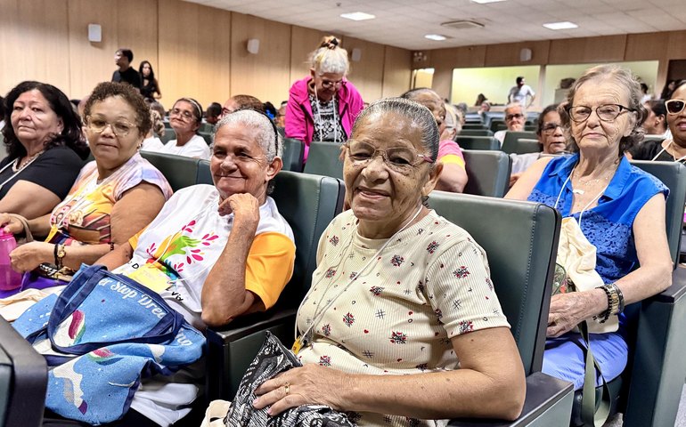 Governo de Alagoas promove inédita Caminhada da Pessoa Idosa na Ponta Verde