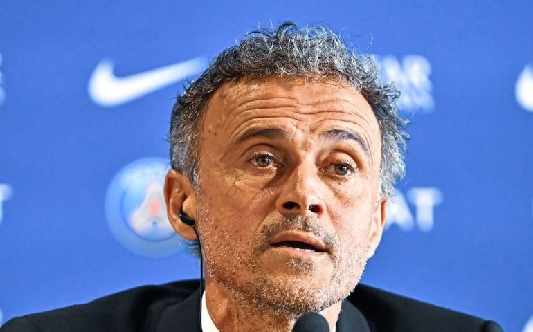 PSG anuncia técnico Luis Enrique: 'Me comprometi a formar um time'