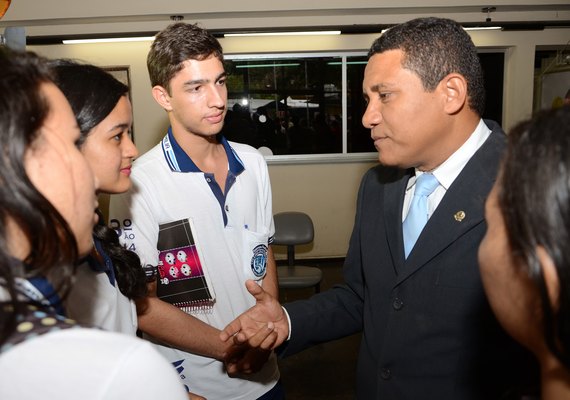 Júlio Cezar participa de encontro com estudantes em Palmeira dos Índios