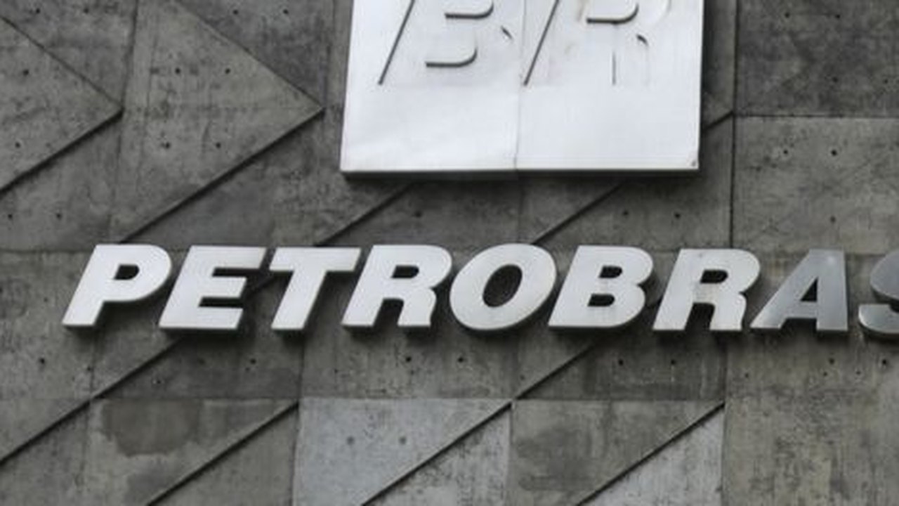 Polícia Federal apreende documentos na sede da Petrobras