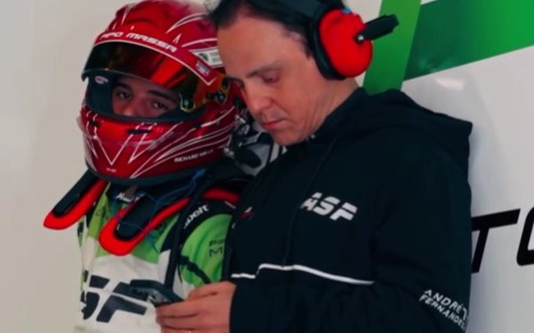 Pai e filho: Felipe Massa e Pipo dividem o cockpit pela primeira vez