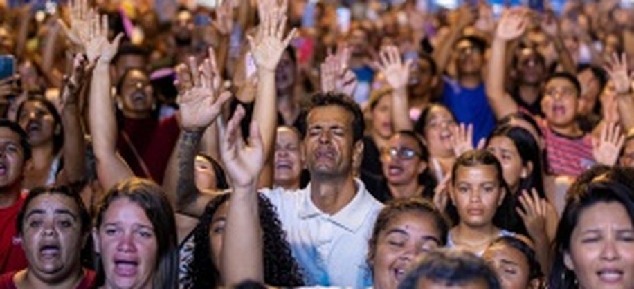 Emoção e adoração marcaram o público presente no Benedito Bentes. Foto: Itawi Albuquerque/ Secom Maceió