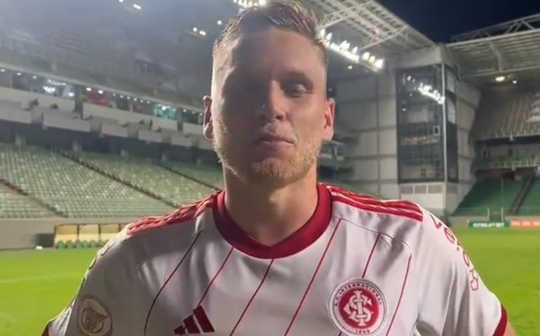 Internacional vira em cima do América-MG e sobe para sexto lugar