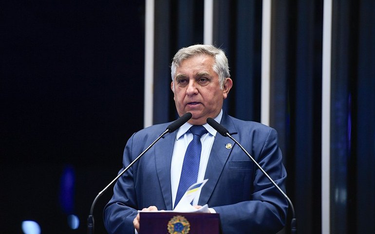 Izalci critica falta de policiais no DF e defende escolas cívico-militares