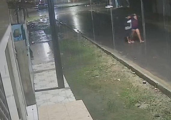 Polícia divulga imagens de suspeito de matar adolescente com 51 facadas em Rio Largo