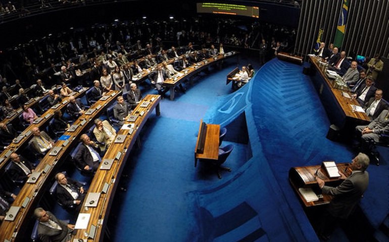 Tucanos exaltam legado do Real, criticam petistas e defendem renovação para superar desafios