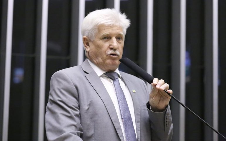 Deputados podem votar projeto contra mineração ilegal em terras indígenas; ouça