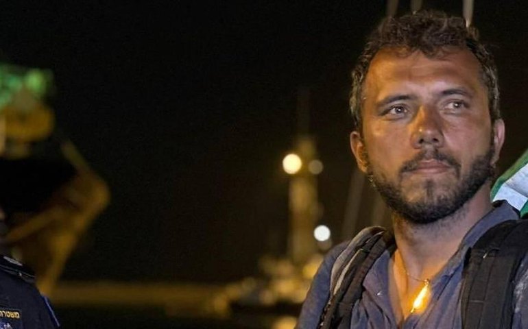 Brasileiro interceptado por Israel no veleiro Madleen segue em centro de detenção, diz Itamaraty