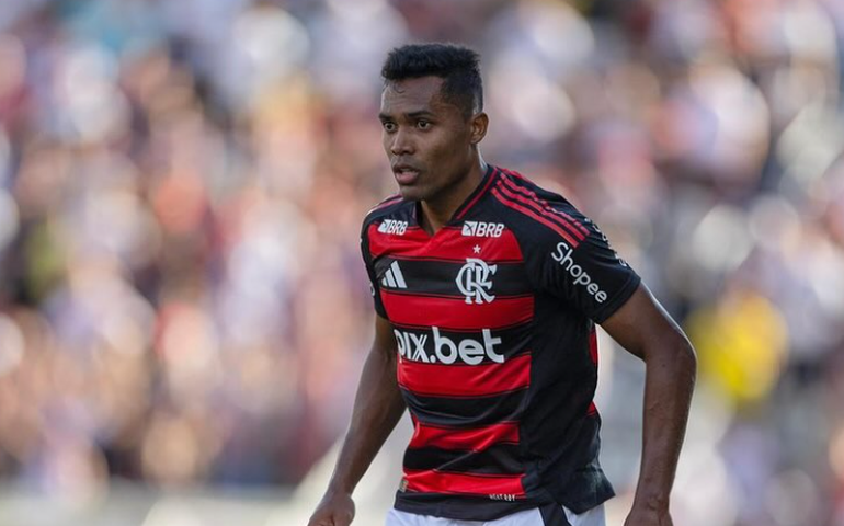Alex Sandro tem lesão muscular de grau 1 detectada e desfalca o Flamengo por três semanas