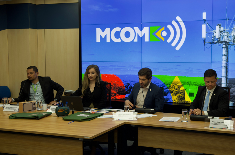 MCom amplia opções de informação e entretenimento para a população com novas outorgas de rádio e TV